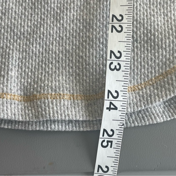 Free People In The Mix Cuff Top Jersey style Gray Large fits Small - Picture 14 of 14